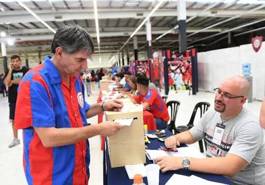 San Lorenzo, un club en campaña permanente